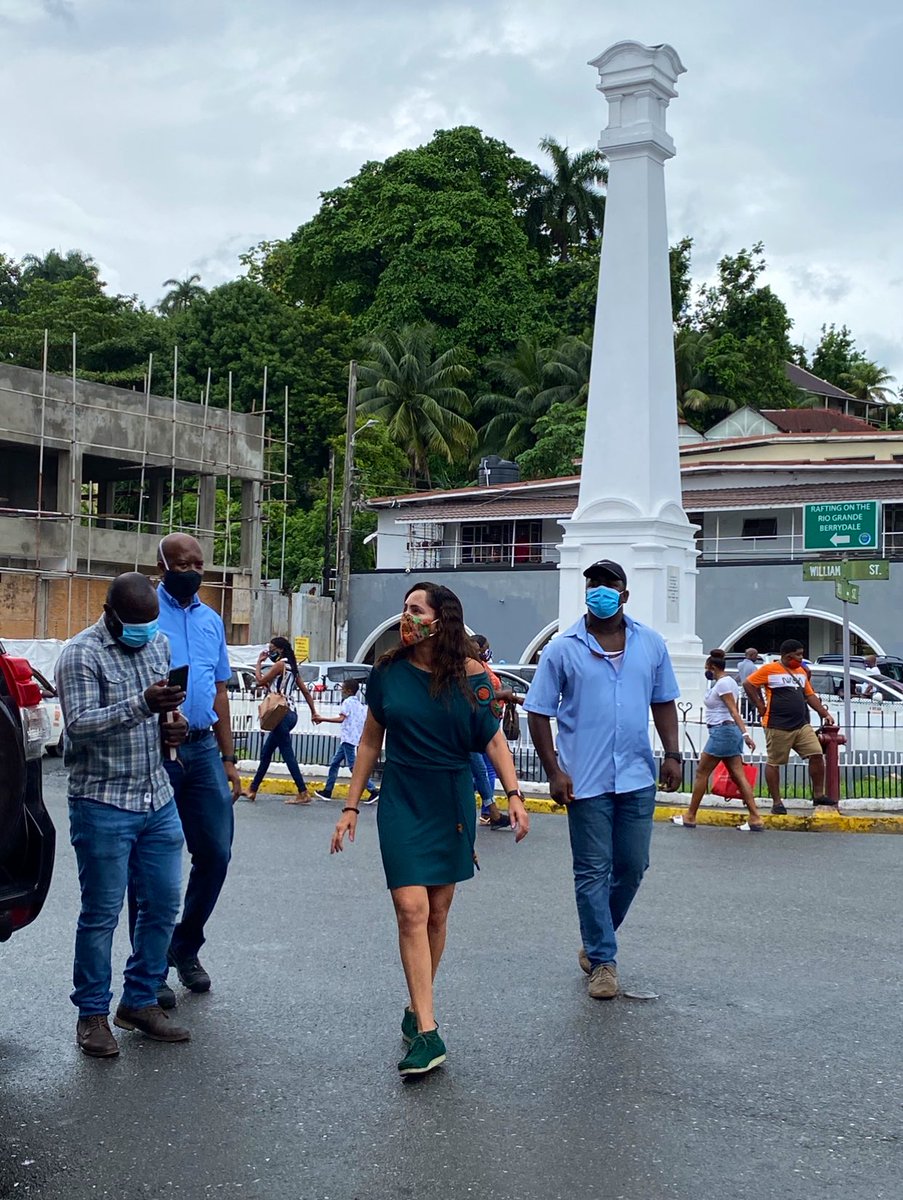annmarievazja's tweet photo. Rain or shine this #Final walk though with the contractor to begin installation re free Wi-Fi in my town was happening! The reality is nigh! Big thanks to the #USF team! A happy Friday indeed! Boom🙌🏻#ActionDoDat #ActionTeam #ActionAnn my #EastPortland 🇯🇲🙏🏻❤️ https://t.co/MEoDIoP8ME