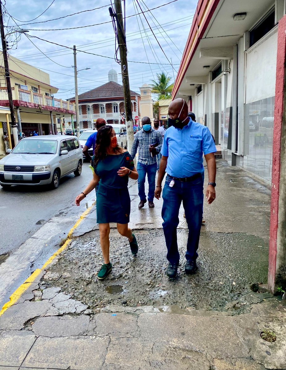 annmarievazja's tweet photo. Rain or shine this #Final walk though with the contractor to begin installation re free Wi-Fi in my town was happening! The reality is nigh! Big thanks to the #USF team! A happy Friday indeed! Boom🙌🏻#ActionDoDat #ActionTeam #ActionAnn my #EastPortland 🇯🇲🙏🏻❤️ https://t.co/MEoDIoP8ME
