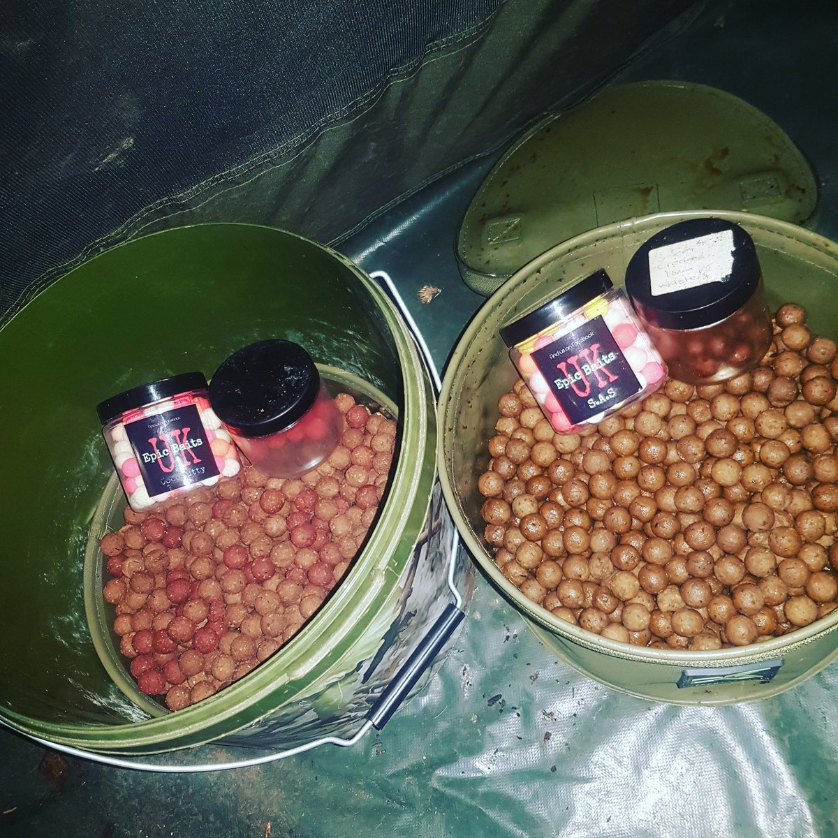 Right bivvy all set up time todo my rods come on fishes bit of sas and csk let's see what happens