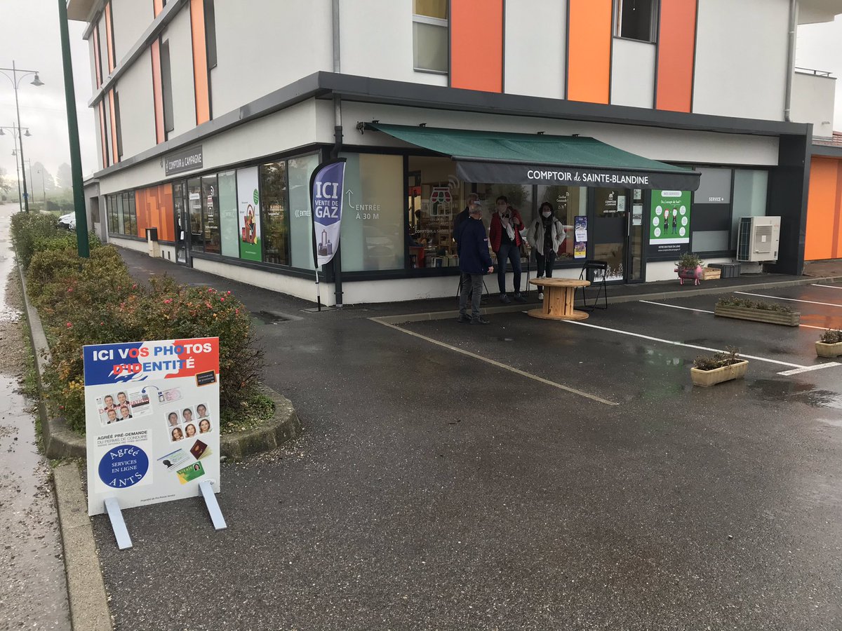 leobonnin's tweet photo. Journée enrichissante avec des visites @ComptoirCampagn dans le 38 et 71, pour la @CCGevreyNuits et ses élus engagés dans la dynamique. 
#commerce #rural #circuitcourt  #convivialite https://t.co/PQE4wf3zV9
