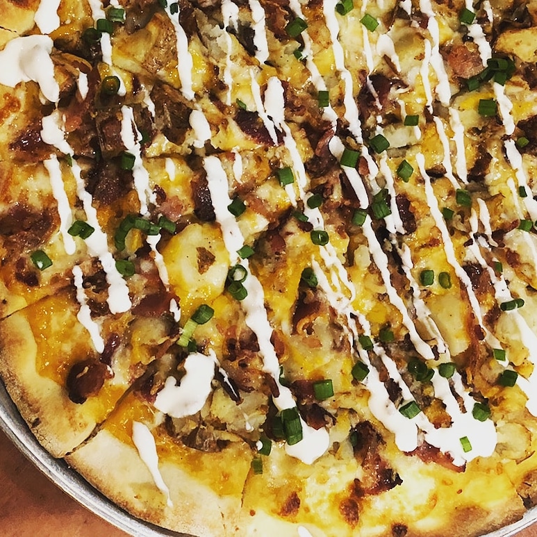 Main_Slice's tweet image. There's still time to try our pizza of the month,  the Loaded Baked Potato Pizza 🥔 🍕 before it's gone. 
Dine in, Carry-out, or Delivery
Call 816-600-5184 
Order online at mainslice.com 
Or stop in at 235 SE Main St.