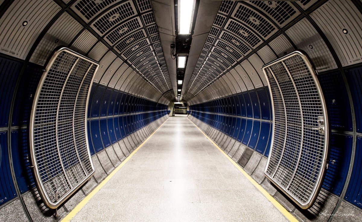 KnarFotography's tweet photo. Can you guess.... in which London Underground is this tunnel located? https://t.co/1mH91ImB5p