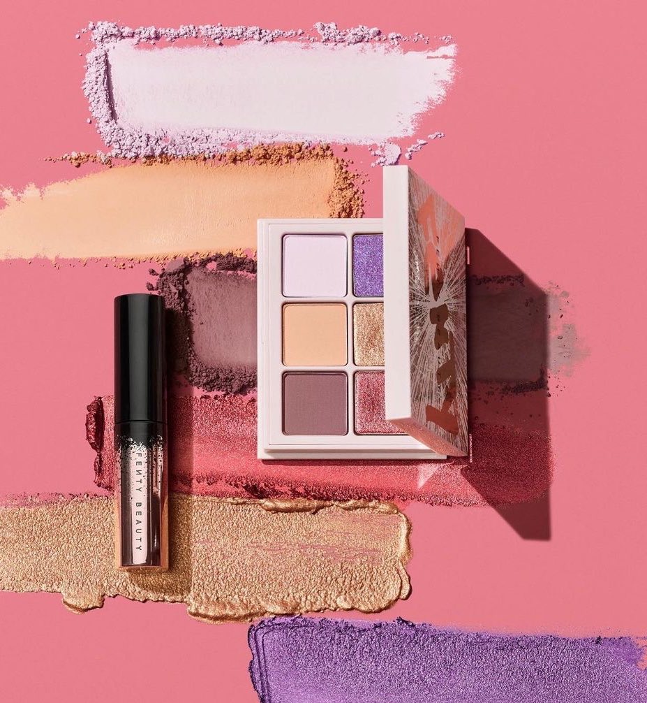fentybeauty's tweet photo. We’re comin thru, slinging #HOLODAZE stocking stuffers!🎄
✨Get #GLOSSBOMB, a mini #DIAMONDBOMB + #CHEEKSOUT Cream Blush all in the shade ‘FENTY GLOW’ in our #FENTYGLOW Trio!
✨Our Full Snap Eyeshadow + Mini #FULLFRONTALMASCARA has a new #SNAPSHADOWS palette with 6 🆕 shades! https://t.co/q2cl1BJJaU
