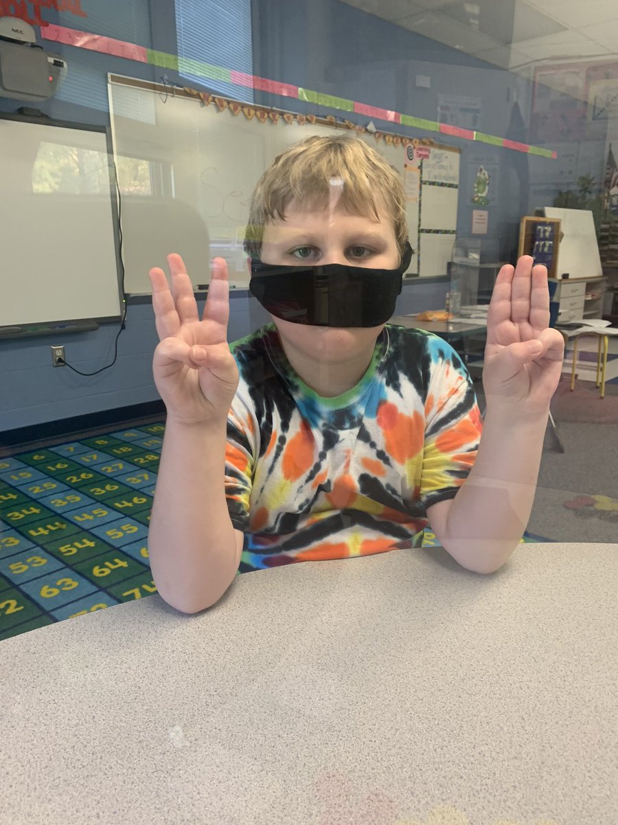 KPatton9697's tweet photo. So impressed with this guy!! He was explaining to us the multiple ways he can show 6 on his fingers and was able to partition 6 for us! Wow!! #partitioningnumbers #better2gether https://t.co/8AjAJdLE3R