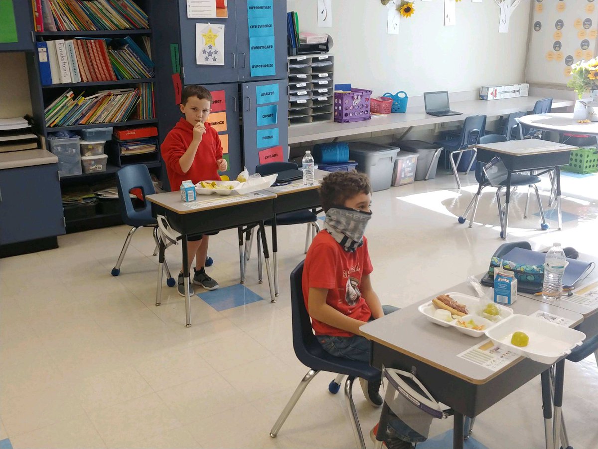 parkss12's tweet photo. We thank @RCS_NC School Nutrition professionals for nourishing our children's bodies, minds and souls daily. #NSLW2020 @ErselleYoung @NoKidHungryNC @ncschoolmeals https://t.co/Q8MKcSdxUN