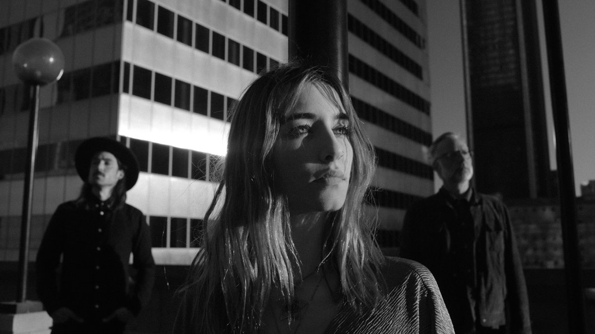buzzbandsla's tweet photo. Listen to "The Only Living Girl in LA," the dancey, dreamy debut single from the L.A.-based trio going by the name ONES (@bandofones) https://t.co/UZvyza9owG https://t.co/opfRi80Hop