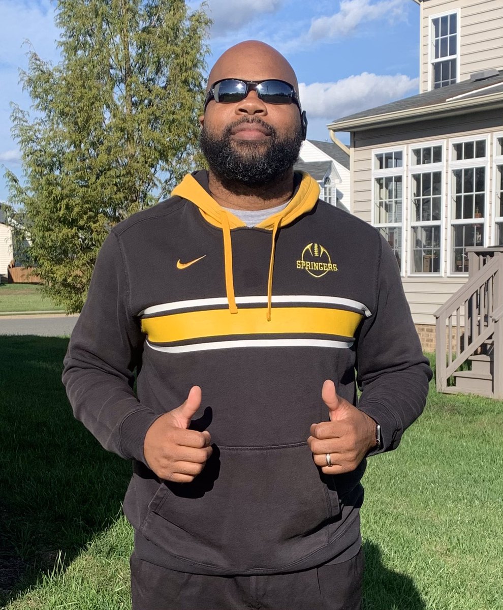 Coach_LJ_'s tweet photo. #HSHSvsVHS #HSHSspiritFriday @HSHS_Terrier @SpringerAPLilly @HSHS_bigworm73 I wanted to say that it was never a challenge. Throwbacks recreated!!!!! You don't want to go to war..... https://t.co/W7s4nQKZX7