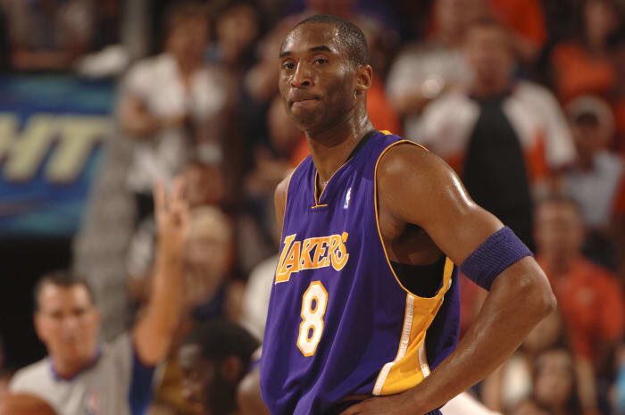 What’s even worse is that the other Laker players besides Kobe shot terrible in the 1st half. His teammates shot a horrible 30 FG% (9/30 FG) scoring only 22 points in the 1st half.