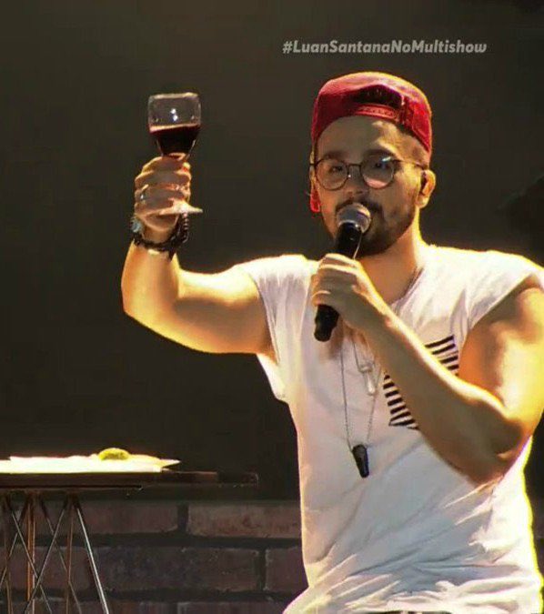 um brinde ao fandom unido. 

SEMPRE COM VOCÊ LUAN