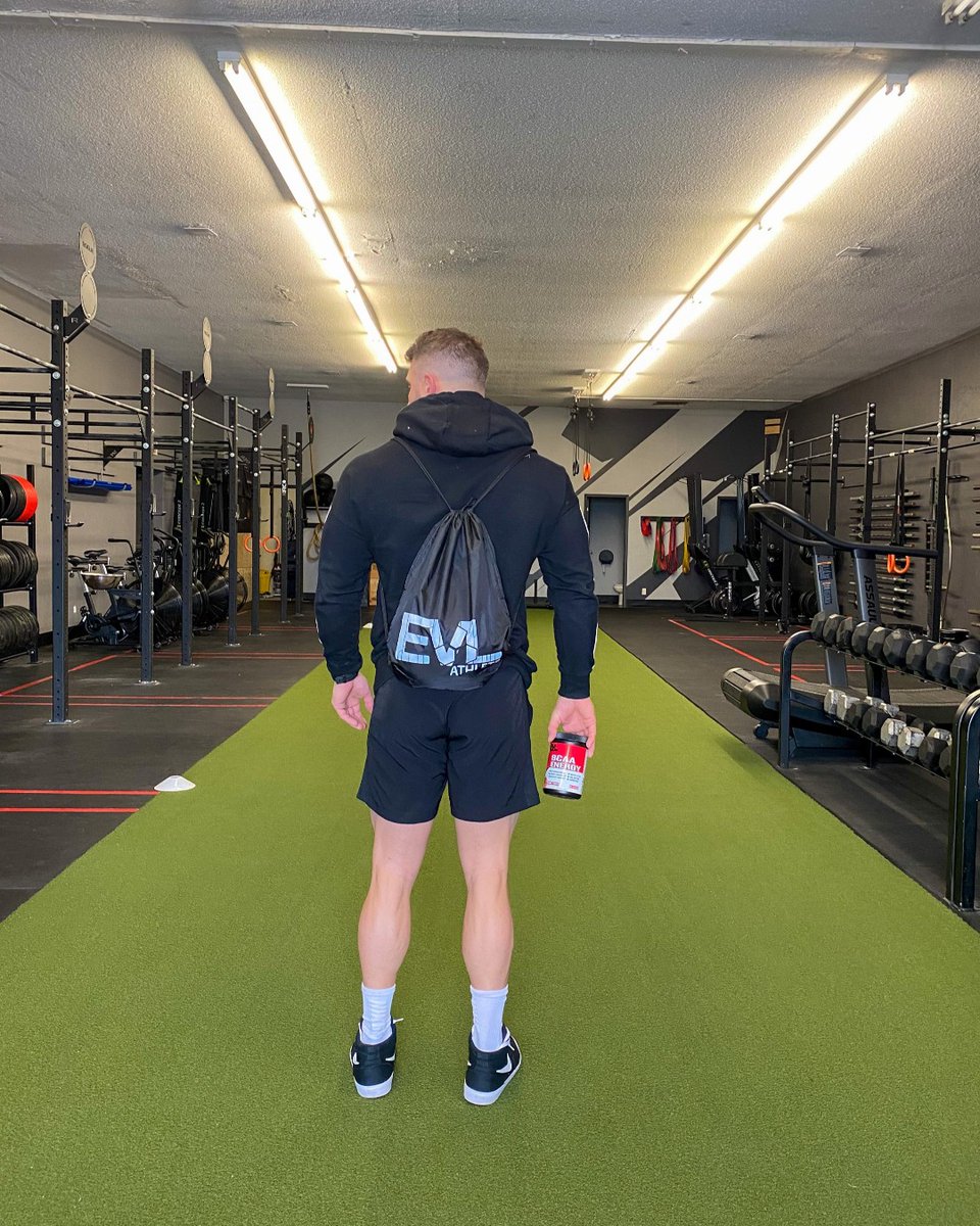 EVLsports's tweet photo. It's never a bad time to break out the essentials. #BCAAEnergy #KeepEvolving #EvlutionNutrition #EVLathlete: @jleofit_nurse https://t.co/z6Ac4SRC1R