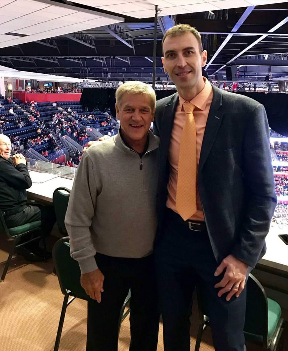 WJaroslawski's tweet photo. Short n Tall of the Tape🏒🥅
Well Not Short😄 #LivingLegend #BestHistory #NHL yes pair of #Bruins https://t.co/jnTAUkMpxb