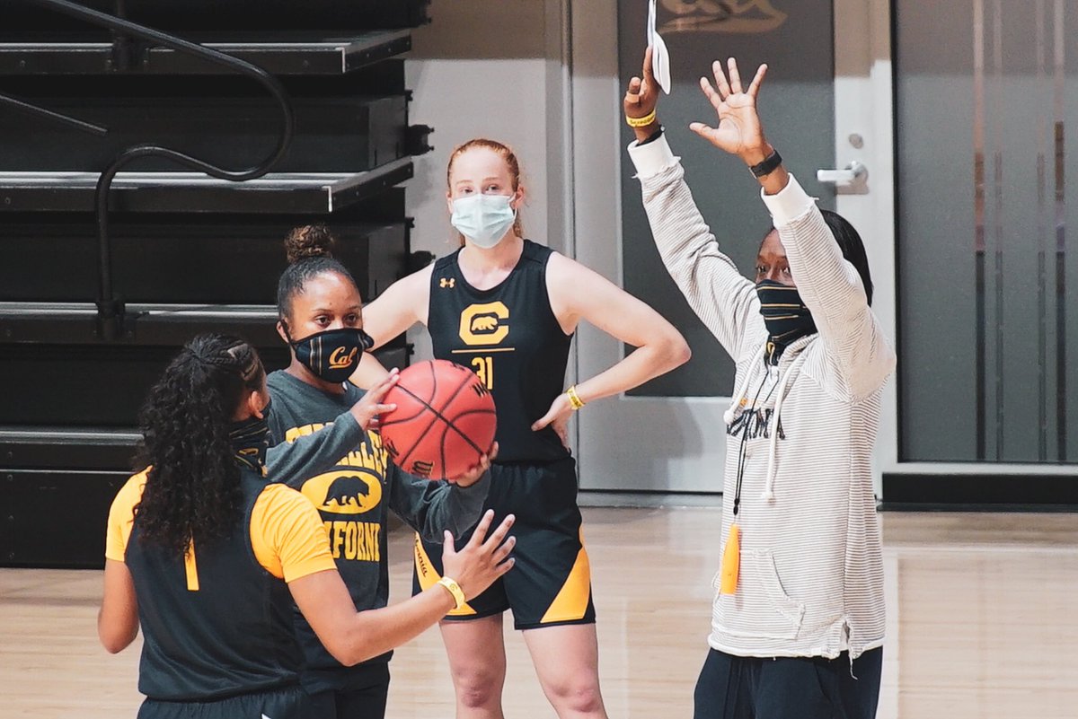 CalWBBall's tweet photo. 🏀 &amp; 😷 
#Willing https://t.co/2UhxphHX1m