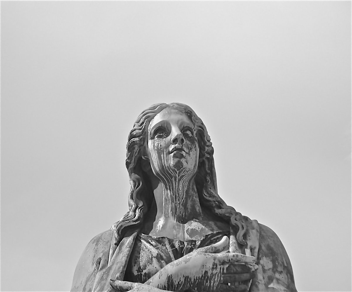 DrEveningstar's tweet photo. #womanstatue #statue #Vienna  #blackandwhitephotography #photograghy https://t.co/cgOZ5p5nHf
