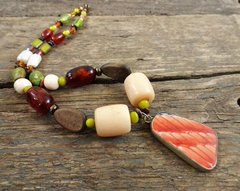 Bizitalk's tweet photo. Handmade jewellery from bright &amp; colourful beads! @reccabella  #bizitalk https://t.co/i1daQfbS32