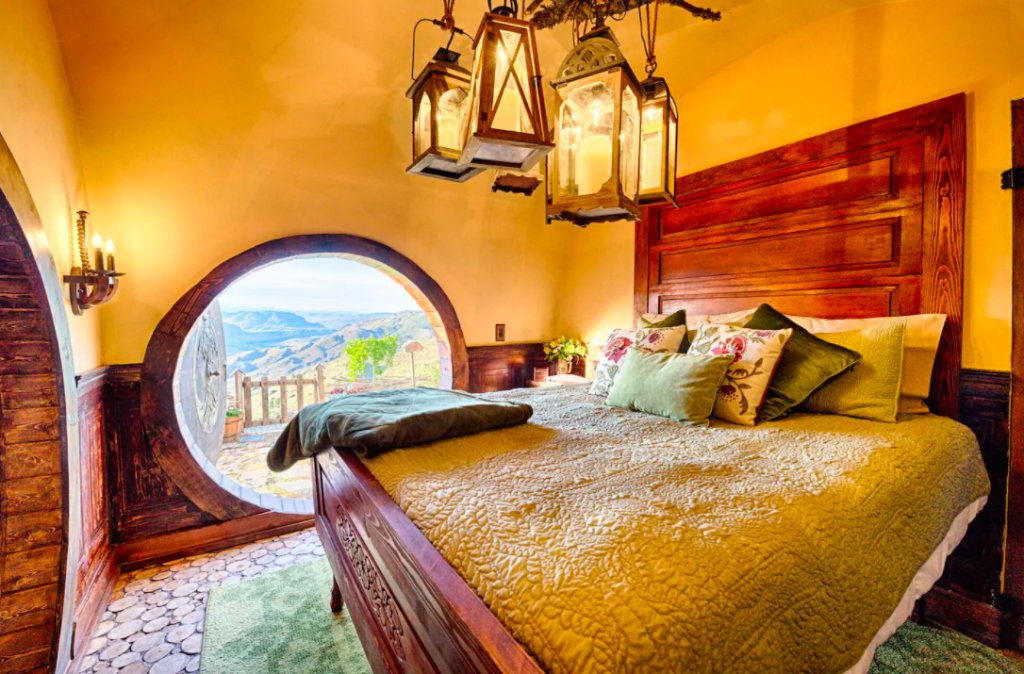 who knew middle earth was just a short drive away from seattle? 

airbnb.com/halloween