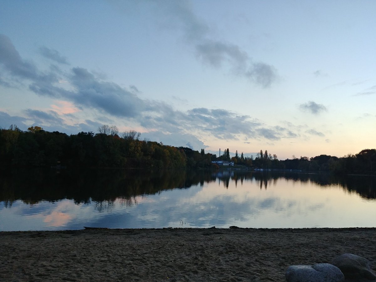punkfurian's tweet photo. Von wegen woanders ist auch Scheiße...
#Duisburg #Toeppersee #Ruhrgebiet https://t.co/3Rflte0lm8