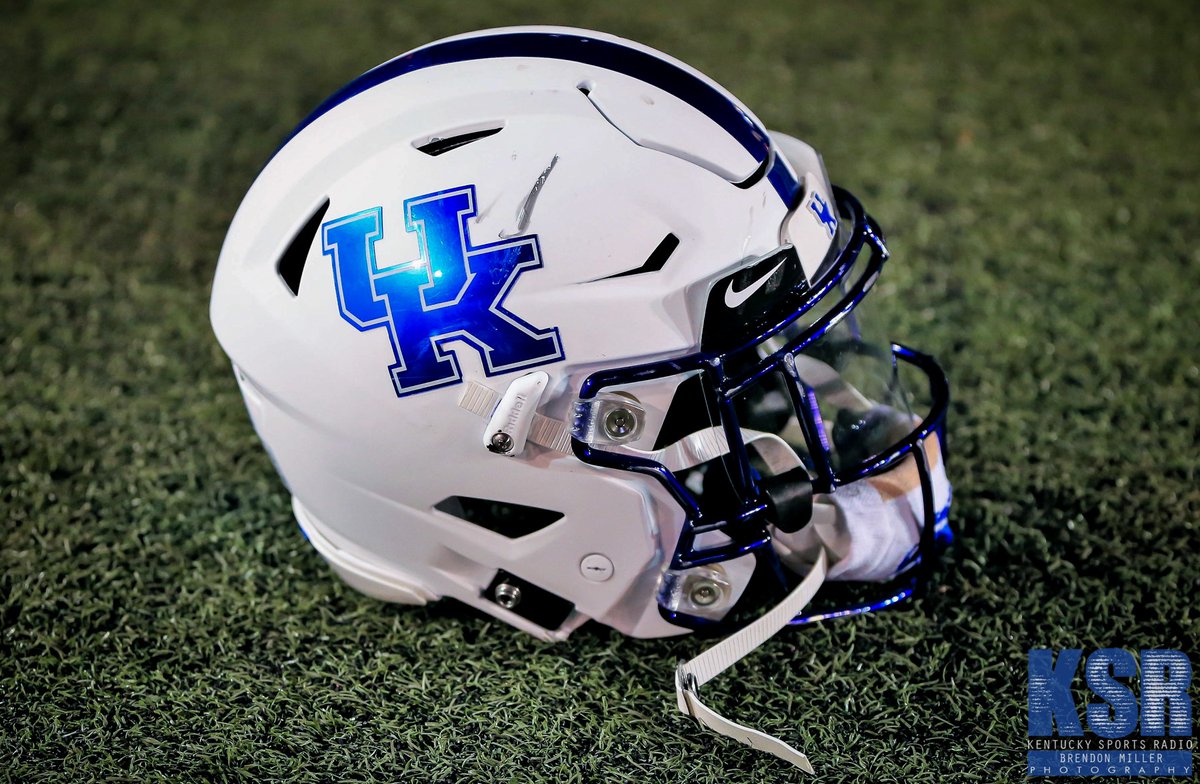 #Football #Main LOOK: Kentucky going with all-white unis vs. Mizzou https://t.co/1rTSCjKSne https://t.co/JNix5q4Tzi