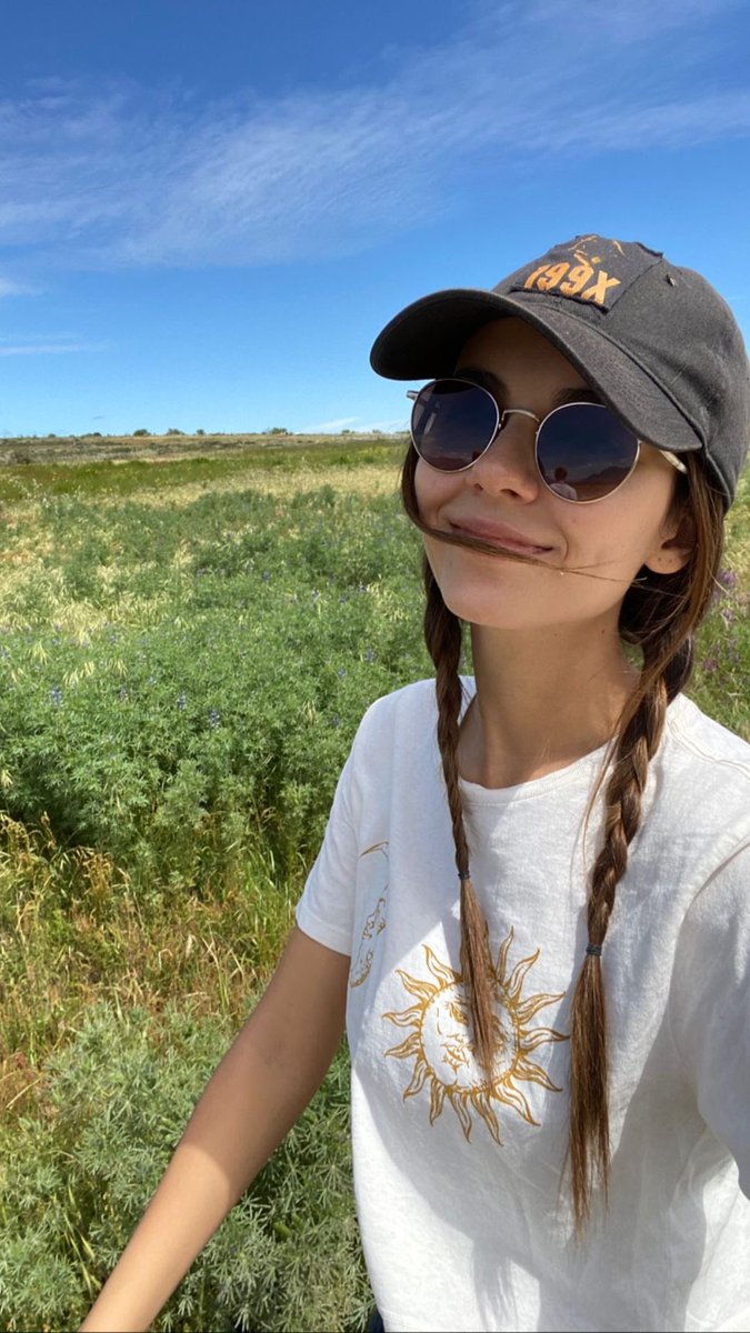 VictoriaJustice's tweet photo. 🌞 https://t.co/6MFk3zdLuq