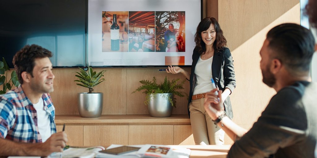 Thryv's tweet photo. New on the blog 🔷How to create an effective marketing plan for your #smallbusiness with the 5 W’s of Brand Messaging 👉https://t.co/rPQ7xJiQbR
#HowYouThryv #brandmarketing #brandmessaging #smallbusinessbrand https://t.co/fl5QXBUup0