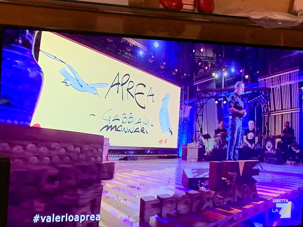 helpfool73's tweet photo. Il capo branco è il gabbiano di Cechov che detto fra noi ci vede benissimo.
#propagandalive https://t.co/SdzCeC7ZK6