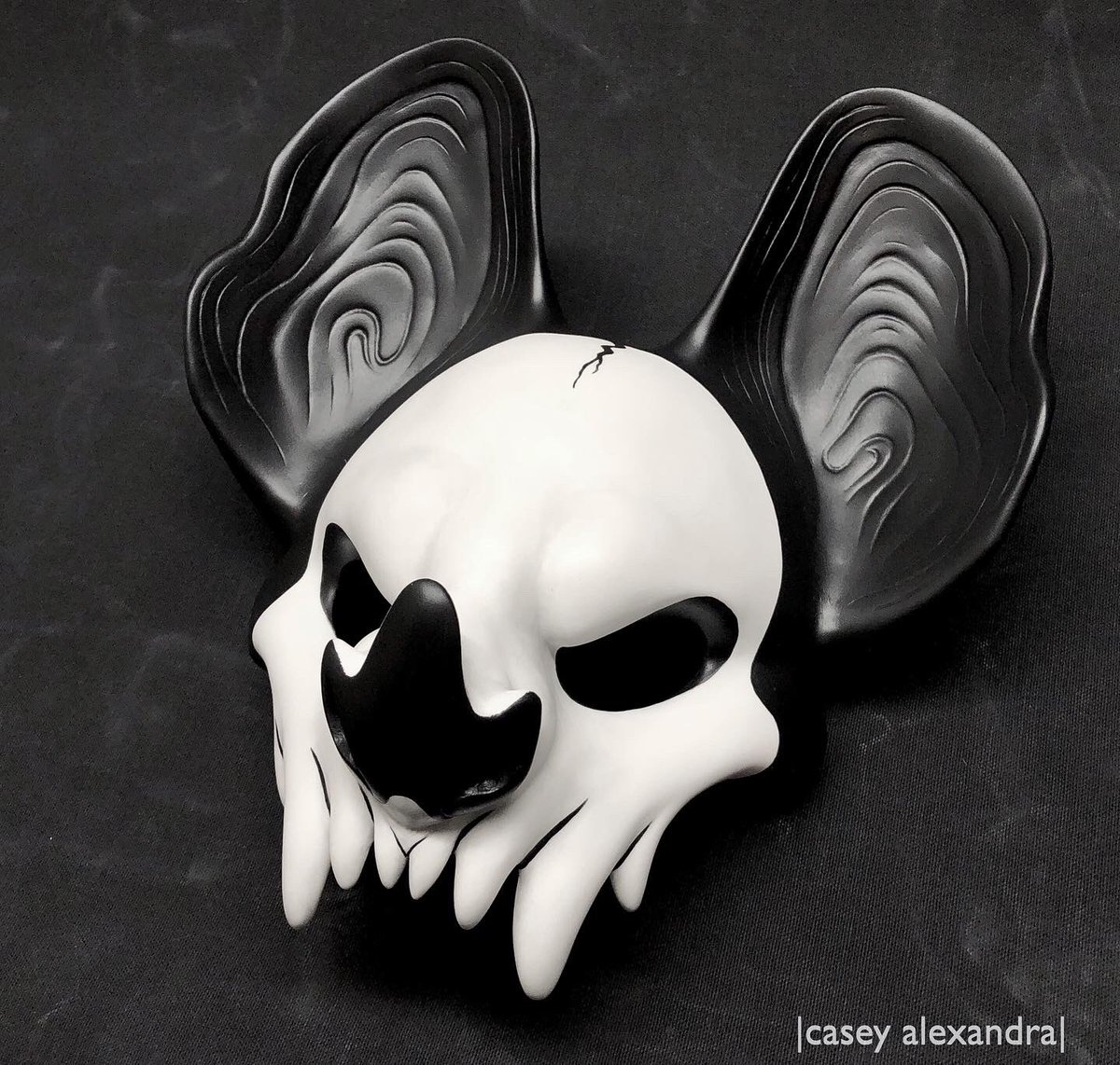 caseyalexart's tweet image. Finished up the skelly bat - this one also glows in the white areas (best under UV)! 💀 Will be listing in my shop tonight or tomorrow #skeletondesign #vampiremask