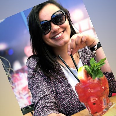 aoliver_lari's tweet photo. #fridayevening #NewProfilePic https://t.co/ECMW5SfNp8