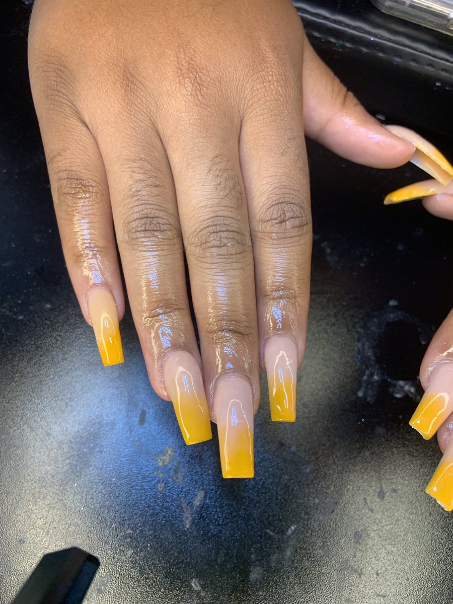 Ombré set 💛 I loved she tried some new with me 🥰 #uwg #uwg24 #uwg23 #uwg22 #uwg21 #uwg20 #uwgnails #uwgnailtech