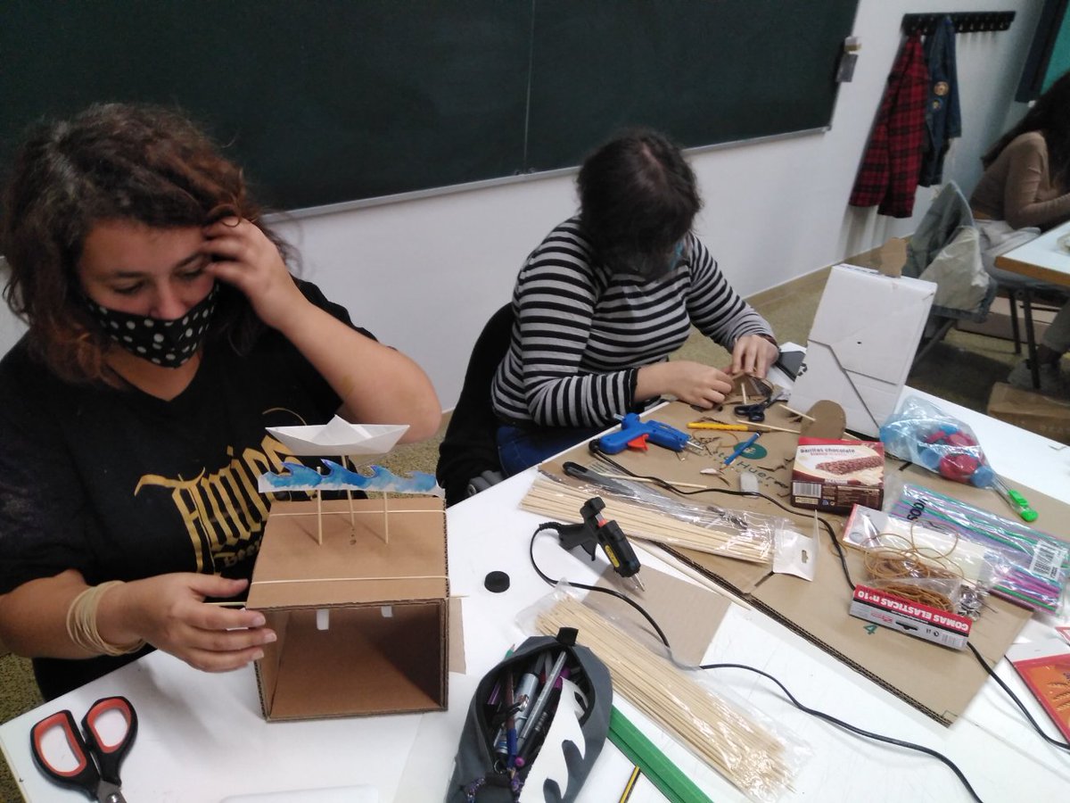 therfer's tweet photo. Taller Autòmates de cartró a
@steambarcelona #STEAMconf He hackejat la meva participació...i involucrat a tots els meus alumnes de @artidisseny @UPC_Arts
#diy #makers #steam
Gràcies @mariondita 😘 https://t.co/YxkVK8Kdc1