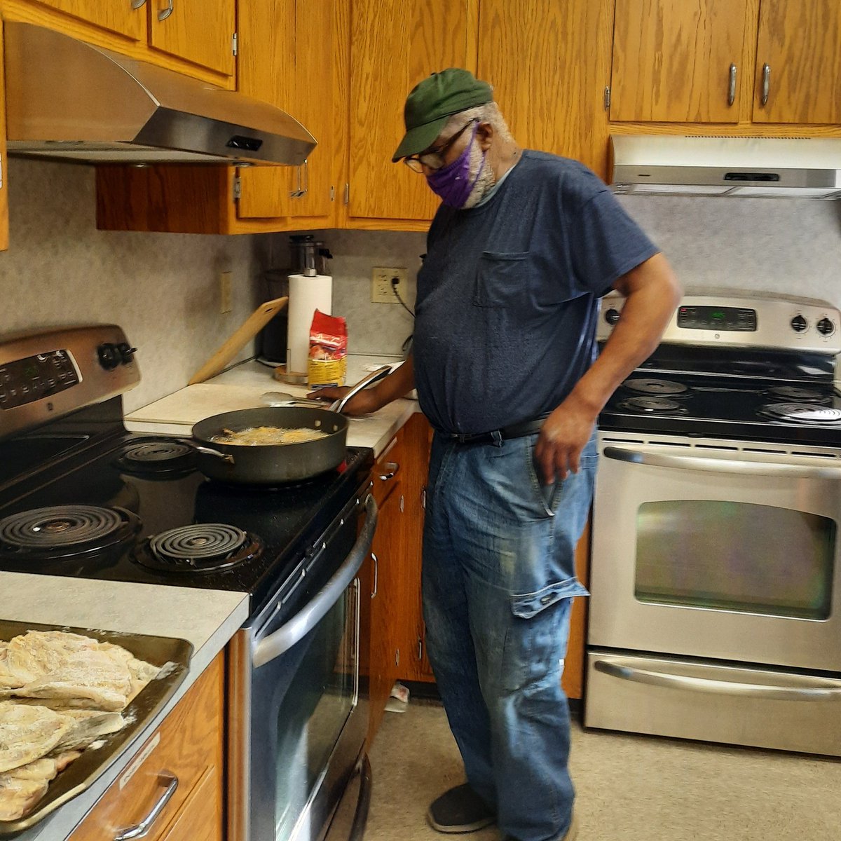 UmcWingate's tweet photo. Our aquaponics program has come to a close for the year. Ervin is cooking up the fish right now to deliver to the Stewart Street crowd. Glad to be able to share the fruits of the program with some of our own. https://t.co/vWxUGoihji