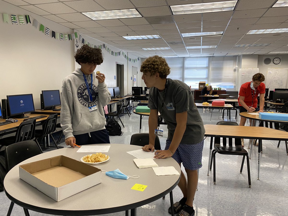 BCHS_AOHT's tweet photo. Product Investigation today in Marketing class. How well do they know the potato chip brands?
#bchsmarketing #2020
@BarronCollier @CCPS_NAF https://t.co/lEI5oNeTxG