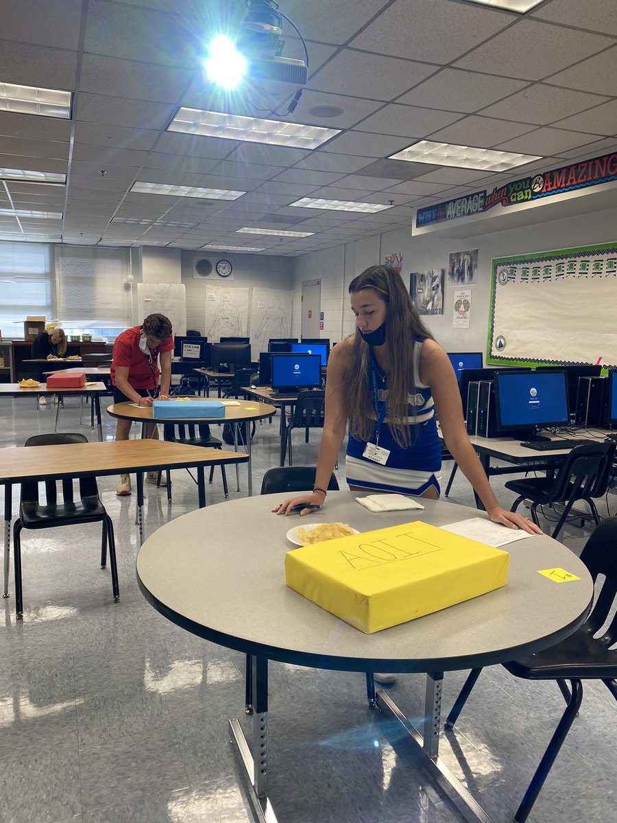 BCHS_AOHT's tweet photo. Product Investigation today in Marketing class. How well do they know the potato chip brands?
#bchsmarketing #2020
@BarronCollier @CCPS_NAF https://t.co/lEI5oNeTxG
