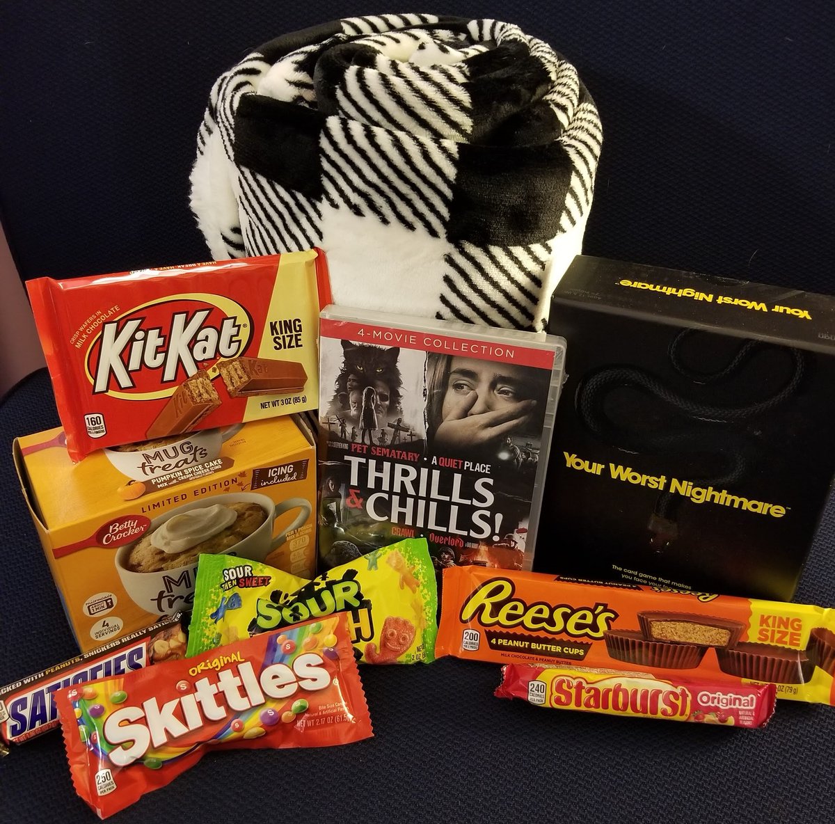 MMU_Engage's tweet photo. 📣 Surprise event! 📣 Tomorrow at 5 PM in the UC grab supplies to decorate a pumpkin cookie 🍪 then take a picture and share it on social media 📷 using the hashtag #CookieContestMMU and get the most Likes by Monday (10/26) to win this great prize pack! https://t.co/Cov7QwAshW