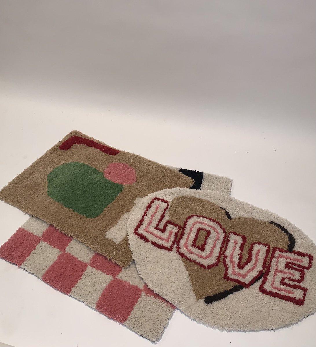 myckenzee's tweet photo. @savarooni_ I make rugs!😊 &amp; do commission work as well 🧚🍄🤎 https://t.co/ugH0ykzSpK