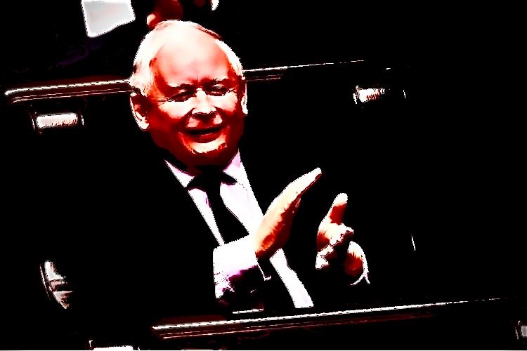 RobertBiedron's tweet photo. Zerwałeś kompromis,który popierał twój tragicznie zmarły brat.W środku pandemii wsadziłeś kij w moralne mrowisko. Teraz, kiedy powinniśmy wspierać się najbardziej, rozpoczynasz ideologiczną wojnę - wypowiedziałeś ją Polkom.Z Nimi się nie wygrywa.Tylko co ty możesz o tym wiedzieć? https://t.co/frz5L7z7j8