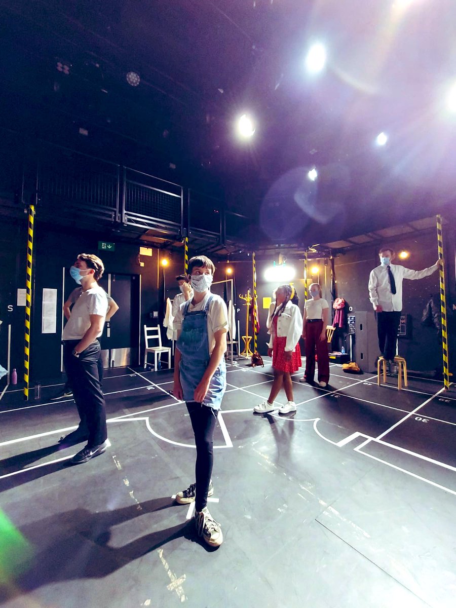 lauraerea's tweet photo. Tech day 2 done!! ‘The Censor’ by Hannah Khalil @hannykha directed by @SarahDaveyHull performed by @cssd_contemp ⭐️ https://t.co/ptzmwEZPlk