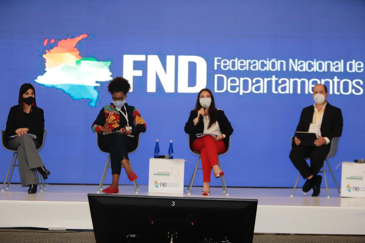 #LasRegionesSeReactivan | La disminución de la brecha digital, los procesos de apropiación Tic’s y los retos de la educación virtual, son algunos de los temas abordados por ministras del Gobierno en el panel ‘Educación, Ciencia y Tic’s’. #LasRegionesSeReactivan @infopresidencia https://t.co/IY15tfap7b