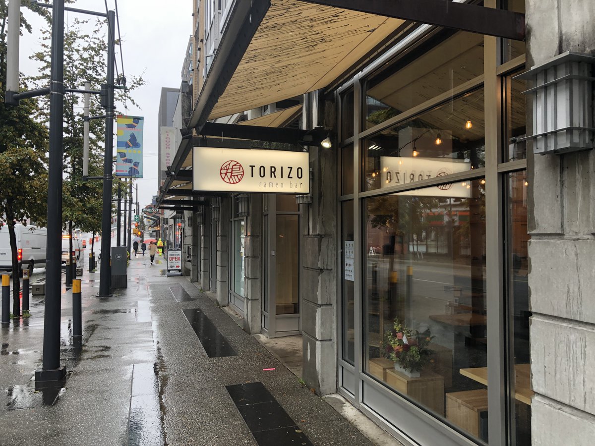 バンクーバー現地情報 على تويتر Torizo Ramen Barの外観 内装はこんな感じ 木が印象的なおしゃれな雰囲気でした