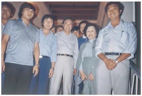 The Tung family in 1970. In the middle is John Tung.