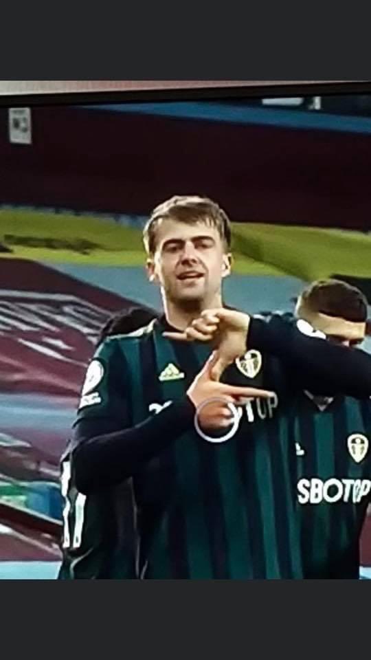 beckyhandley15's tweet photo. @Patrick_Bamford is a Blue ππ what a legend! #bcfc #zulu #AVFC #sotv #KRO #AvfcvLufc https://t.co/q4kk7Wh3ev