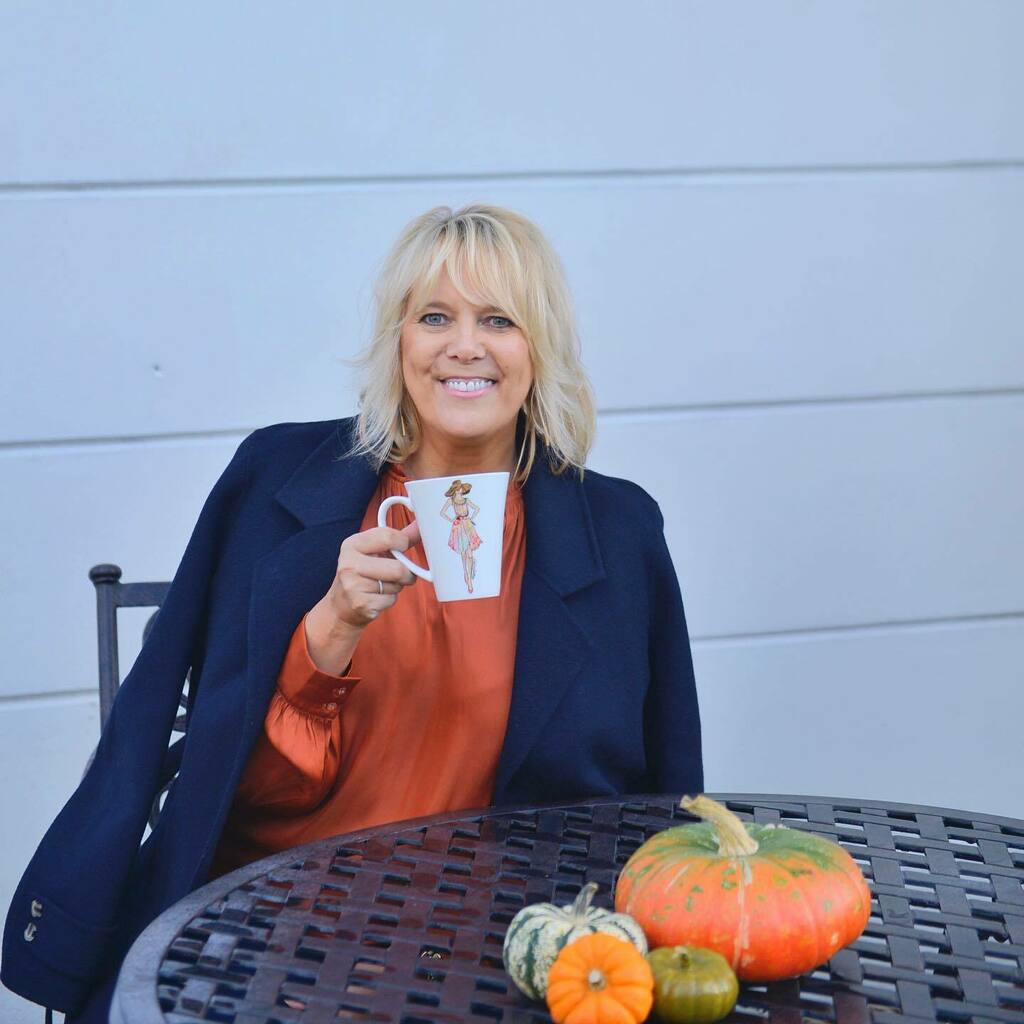 #GingerSpice 😆
.
Thanks @evolvebysamara for the intro to colour! 🙄 Thanks @trazanne for a fun #fall shoot. 🍁 Thanks @jmrummage_ for defining the shade. 🙈
.
#pumpkinspiceandstylingnice #autumnal #ohmygourd #hellopumpkin #autumn #squashwatch #Halloween… https://t.co/RGI84Vj9sr https://t.co/tuUPmGRUeN