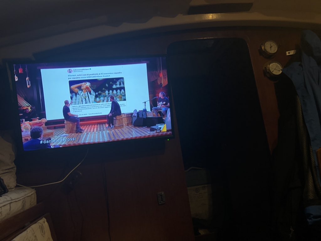 danilorispo's tweet photo. #propagandalive saluti dalla nostra imbarcazione ..... navigando da Genova verso la Corsica in barca a vela https://t.co/R4XDw9S2Wv