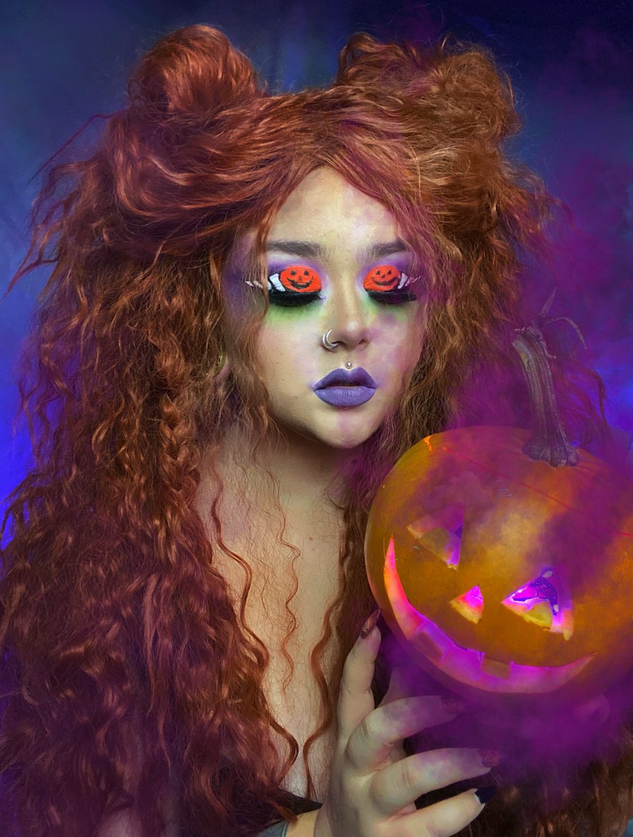 IsabelleLock4's tweet image. Trying desperately to get into spooky season and out of the big sad