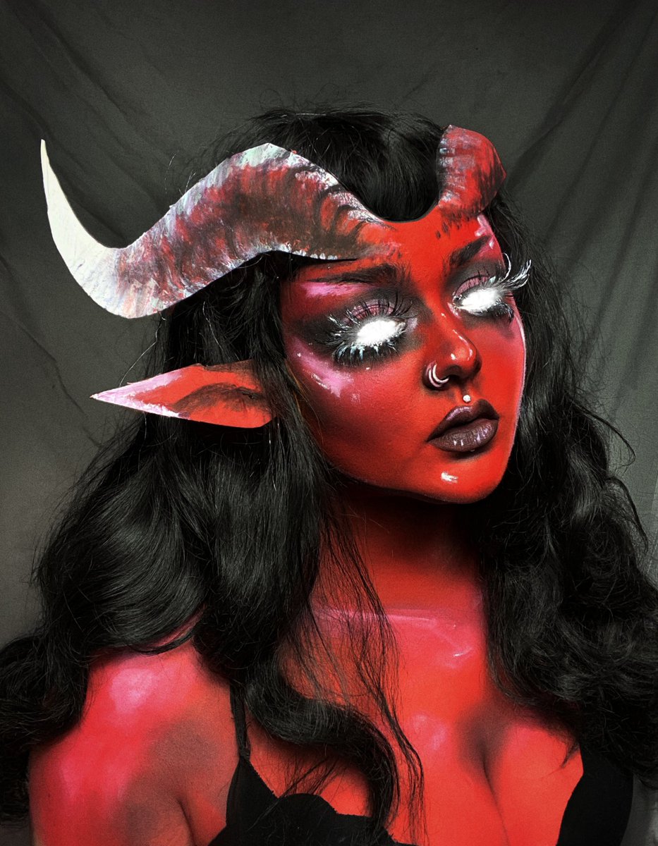 IsabelleLock4's tweet image. Trying desperately to get into spooky season and out of the big sad