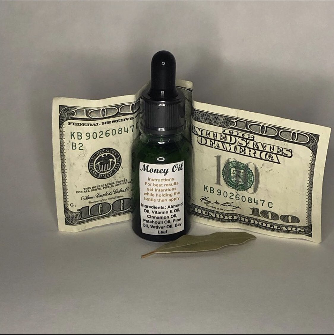 daniibooo143's tweet image. Introducing  Danii’s Boutique Money Oil🤑 Click the Link to learn more on how to increase your income with money oil💕PLEASE RT‼️
#moneyoil #BlackOwnedBusiness 
daniisboutique.com