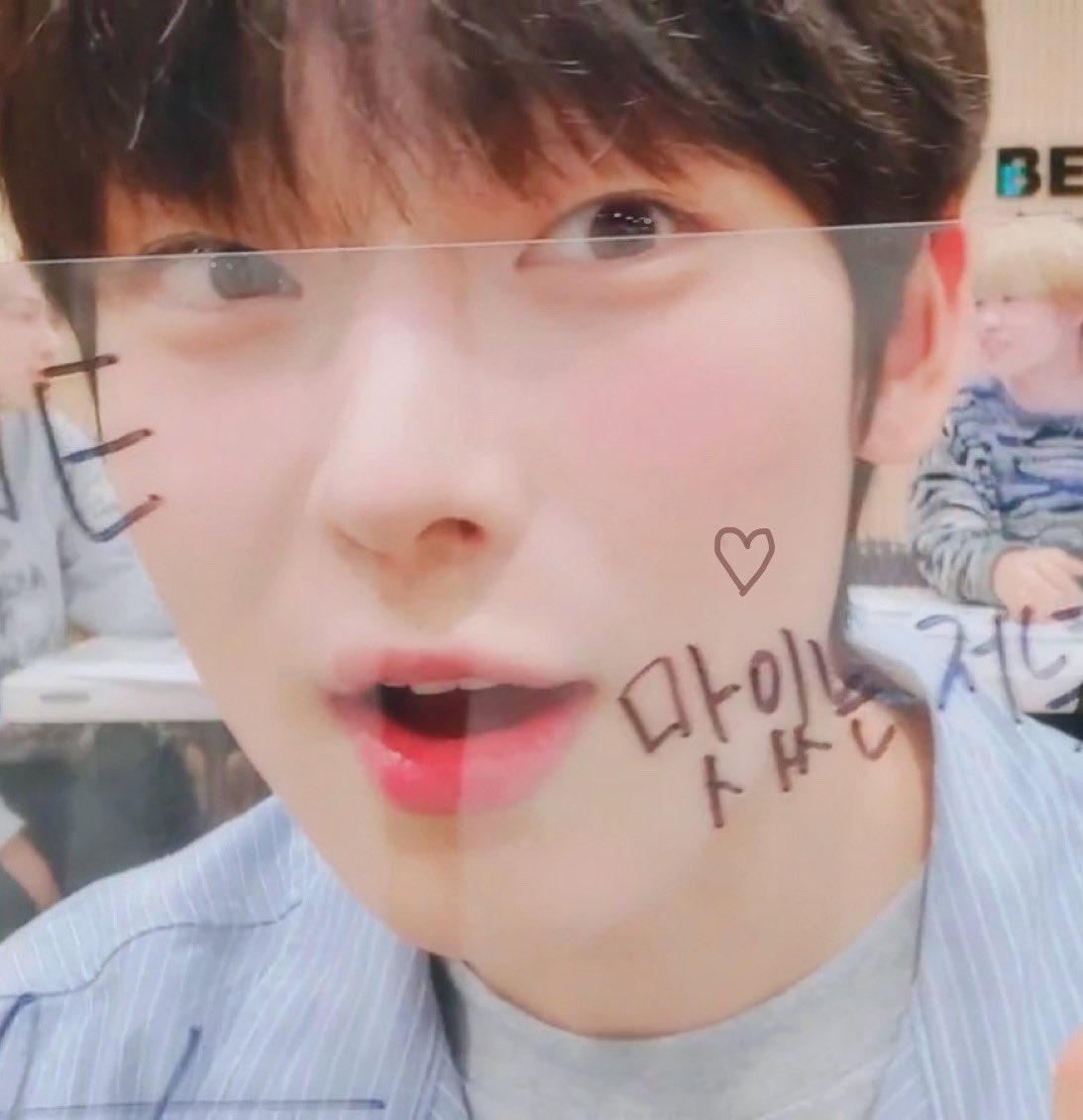 littlesunoo's tweet image. sunoo says hi and hopes you know that he loves you so much !! things might be tough right now but he knows how strong you are and you can get through anything ! ♡