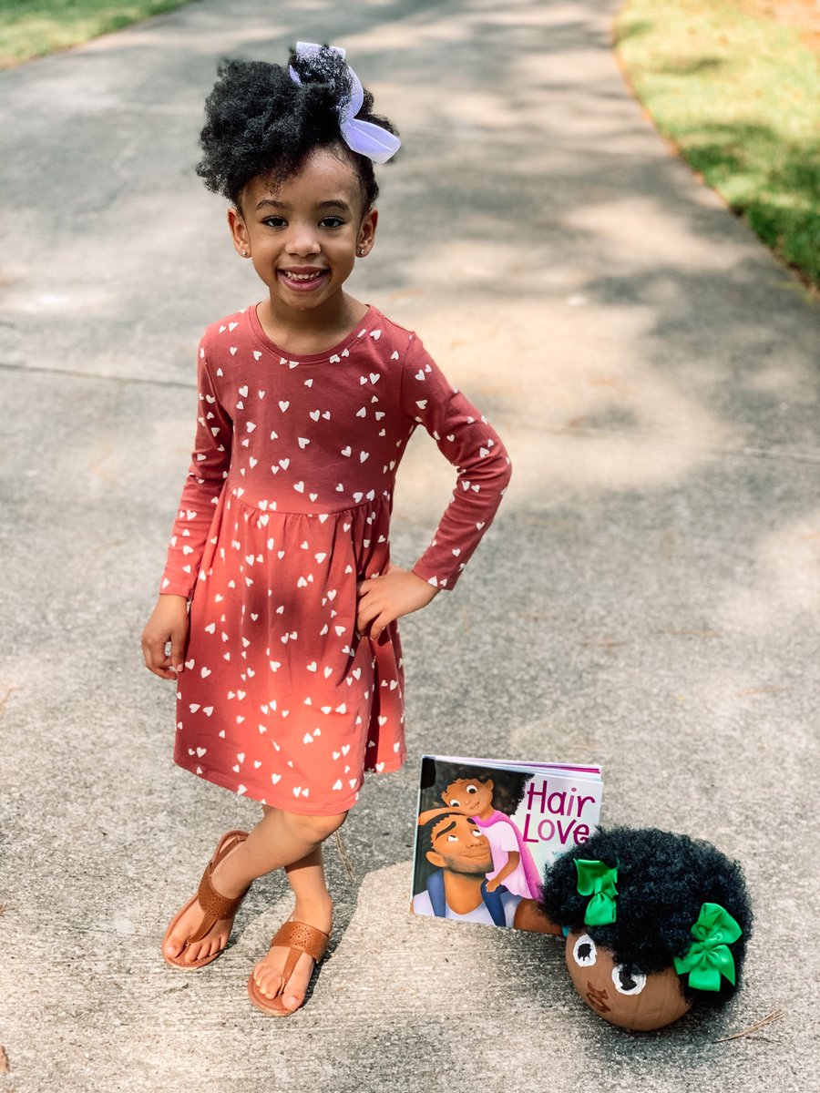 Harris_Lauren23's tweet photo. Friday’s (and every day) are for #Blackgirlmagic ✨ First Kinder book report complete, and #Hairlove was our baby’s #1 pick! Representation matters, and we are beyond proud of our real-life princess!👸🏽 #Beauty #brains #nailedit @HairLoveShort @MatthewACherry https://t.co/BnCN4Ofljv