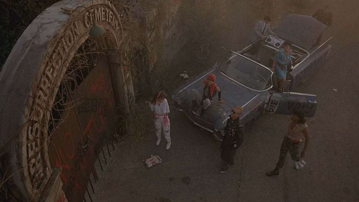 theplothickens's tweet photo. 'The Return of the Living Dead' (1985) Appreciation Tweet

#Horroctober https://t.co/H1Qxct7g3D