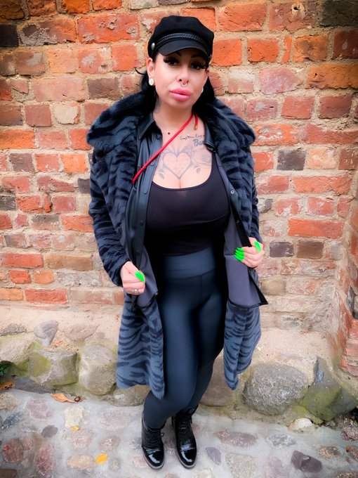 [WERBUNG] Have a nice Weekend Honeys. This is my dress for fresh Autumndays. What&lsquo;s yours? Do you want<a href="/tag/leather"class="tags"><span>#leather</span></a><a href="/tag/doll"class="tags"><span>#doll</span></a><a href="/tag/bosslady"class="tags"><span>#bosslady</span></a><a href="/tag/slut"class="tags"><span>#slut</span></a><a href="/tag/dominance"class="tags"><span>#dominance</span></a>