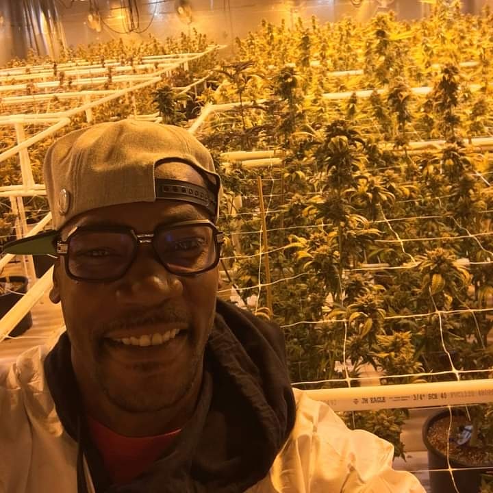 UncleCliffyFans's tweet photo. Happy Friday! #UncleSpliffy #FreeThePlant https://t.co/IvWWstPsnM