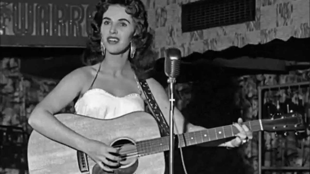 Oct. 20 was the bday of the Queen of Rockabilly and Rock and Roll Hall of Famer Wanda Jackson. Have seen her many times in concert, so heres a little thread. She looked around 1954/55, and thought, "Hey. All these songs are written by boys. This will not DO, I tell you." /1